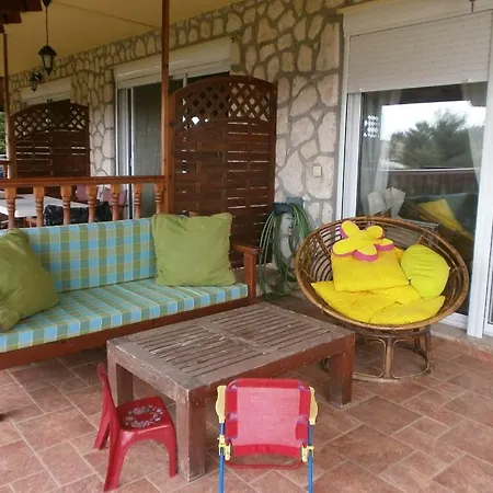 Modern 3-bed 3-storey Stone-built Maisonette 600 From Aigeopelagitika Beach * ポッシディ