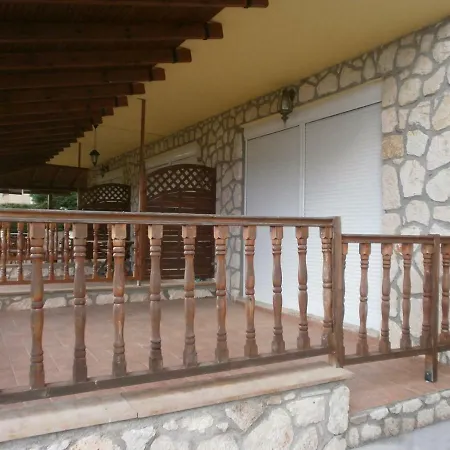 別荘 Modern 3-bed 3-storey Stone-built Maisonette 600 From Aigeopelagitika Beach