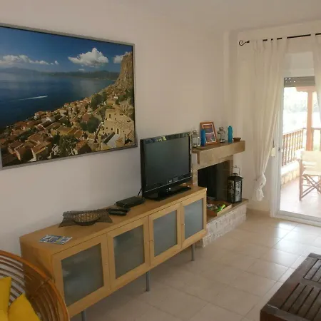 Modern 3-bed 3-storey Stone-built Maisonette 600 From Aigeopelagitika Beach ポッシディ