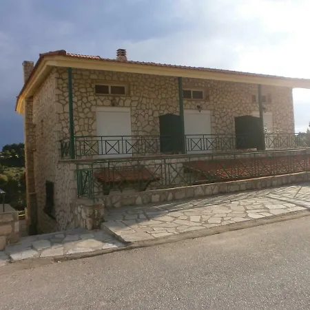 Vakantiehuis Modern 3-bed 3-storey Stone-built Maisonette 600 From Aigeopelagitika Beach