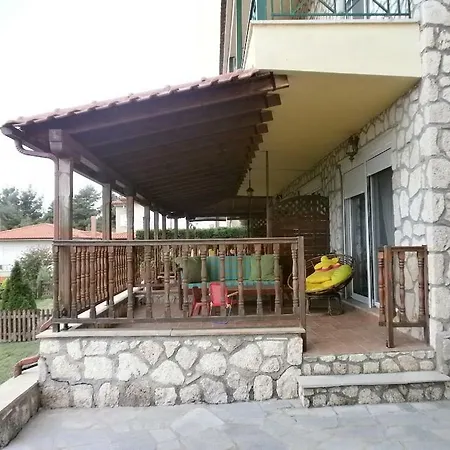Vakantiehuis Modern 3-bed 3-storey Stone-built Maisonette 600 From Aigeopelagitika Beach *
