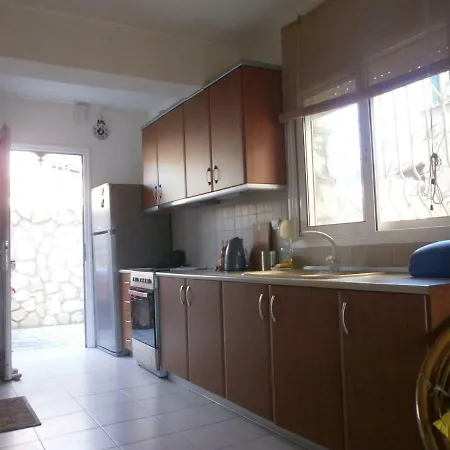 Vakantiehuis Modern 3-bed 3-storey Stone-built Maisonette 600 From Aigeopelagitika Beach